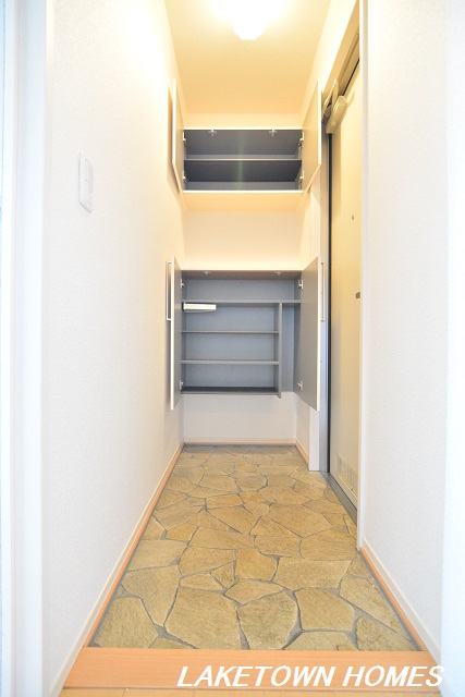 玄関　玄関ホールと玄関収納です。