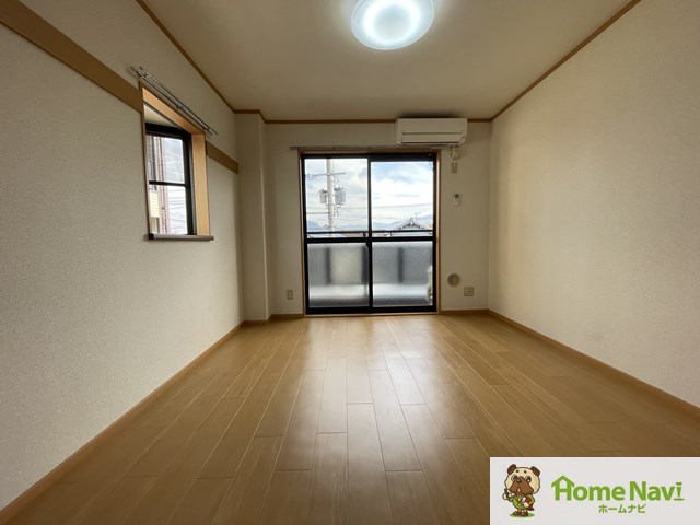 居室・リビング　エアコン・照明付きです。
