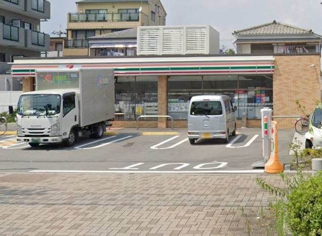 コンビニ　セブンイレブン（コンビニ）まで368m