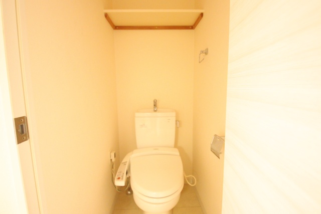 トイレ　※別室の参考写真の為、現況優先です。