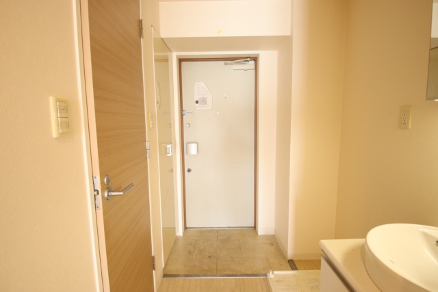 玄関　※別室の参考写真の為、現況優先です。