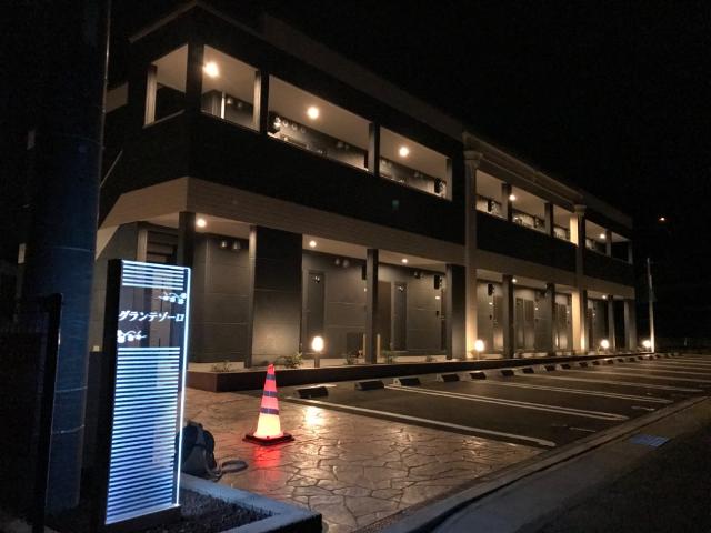 建物外観　外観写真（夜）