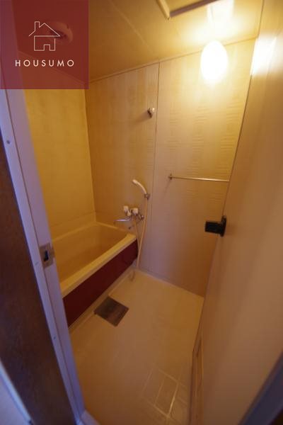 バス・シャワールーム　コンパクトで使いやすいお風呂です