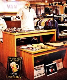 ショッピングセンター　VAN　Base（ショッピングセンター）まで517m