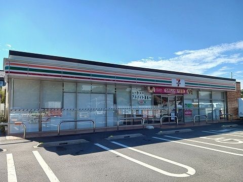 コンビニ　セブンイレブン（コンビニ）まで1300m