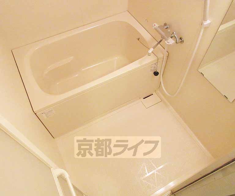 バス・シャワールーム　広々セパレートバスです。