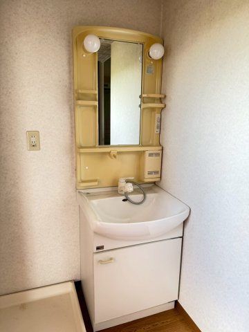 洗面設備　朝の身支度には欠かせない独立洗面化粧台