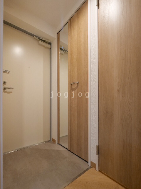 玄関　姿見ミラー付き