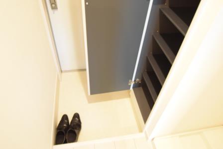 玄関　下駄箱付きです