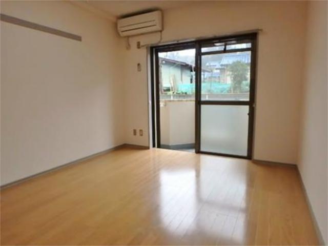 居室・リビング　別号室参考写真（リフォーム前）