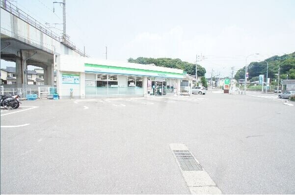 コンビニ　ファミリーマート福岡土井四丁目店（コンビニ）まで617m