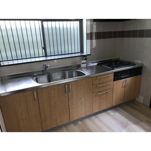 キッチン　３口コンロのシステムキッチン