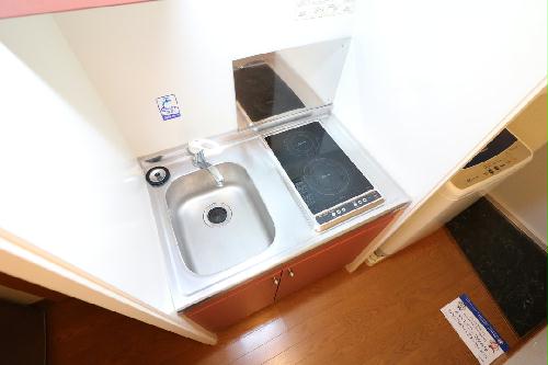 キッチン　お掃除らくらくの２口ラジエントヒーターを採用