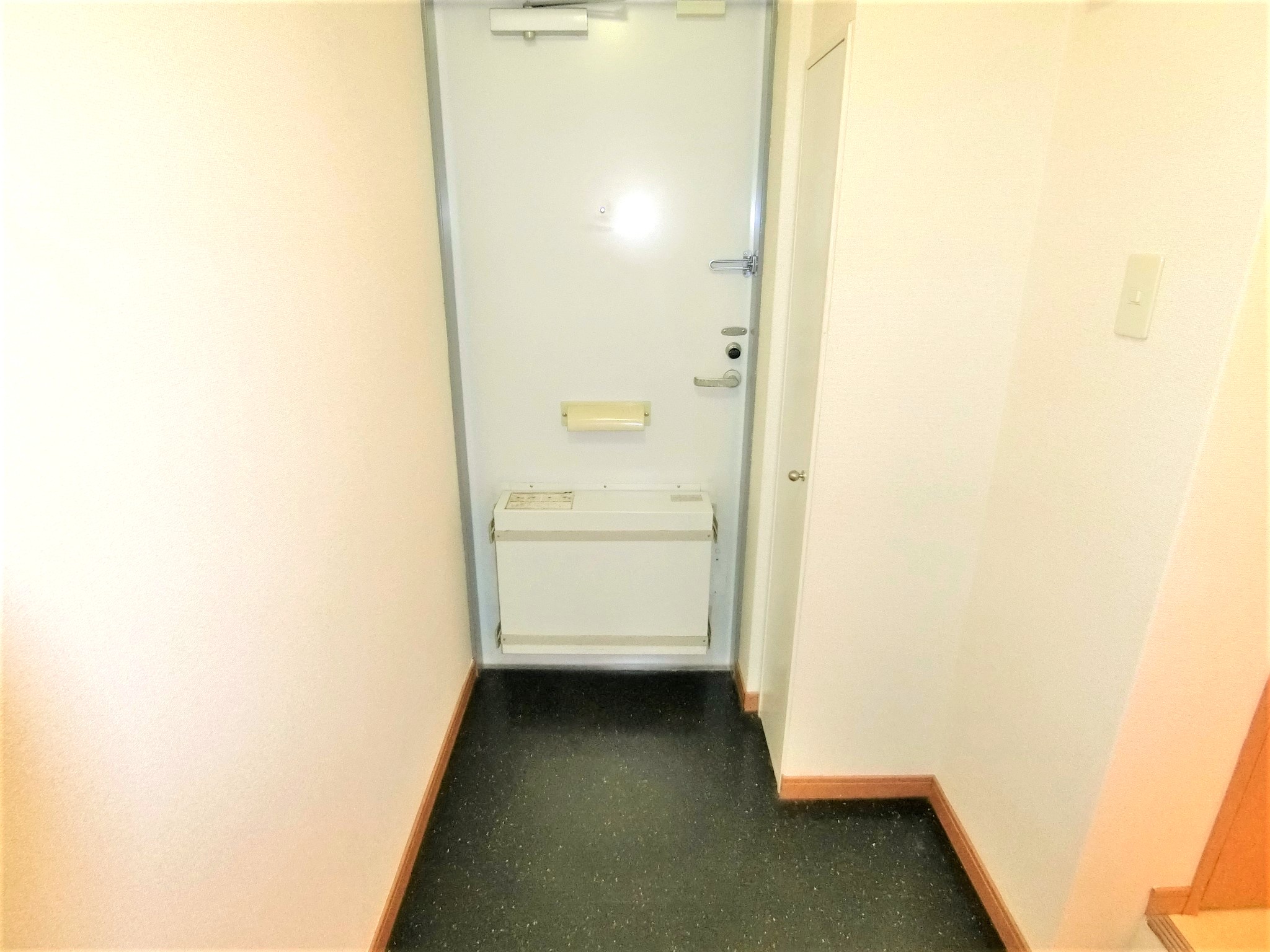 玄関　留守でも安心な宅配ＢＯＸとシューズボックスを完備☆