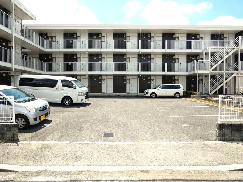 駐車場　敷地内に駐車場完備です☆（要確認）