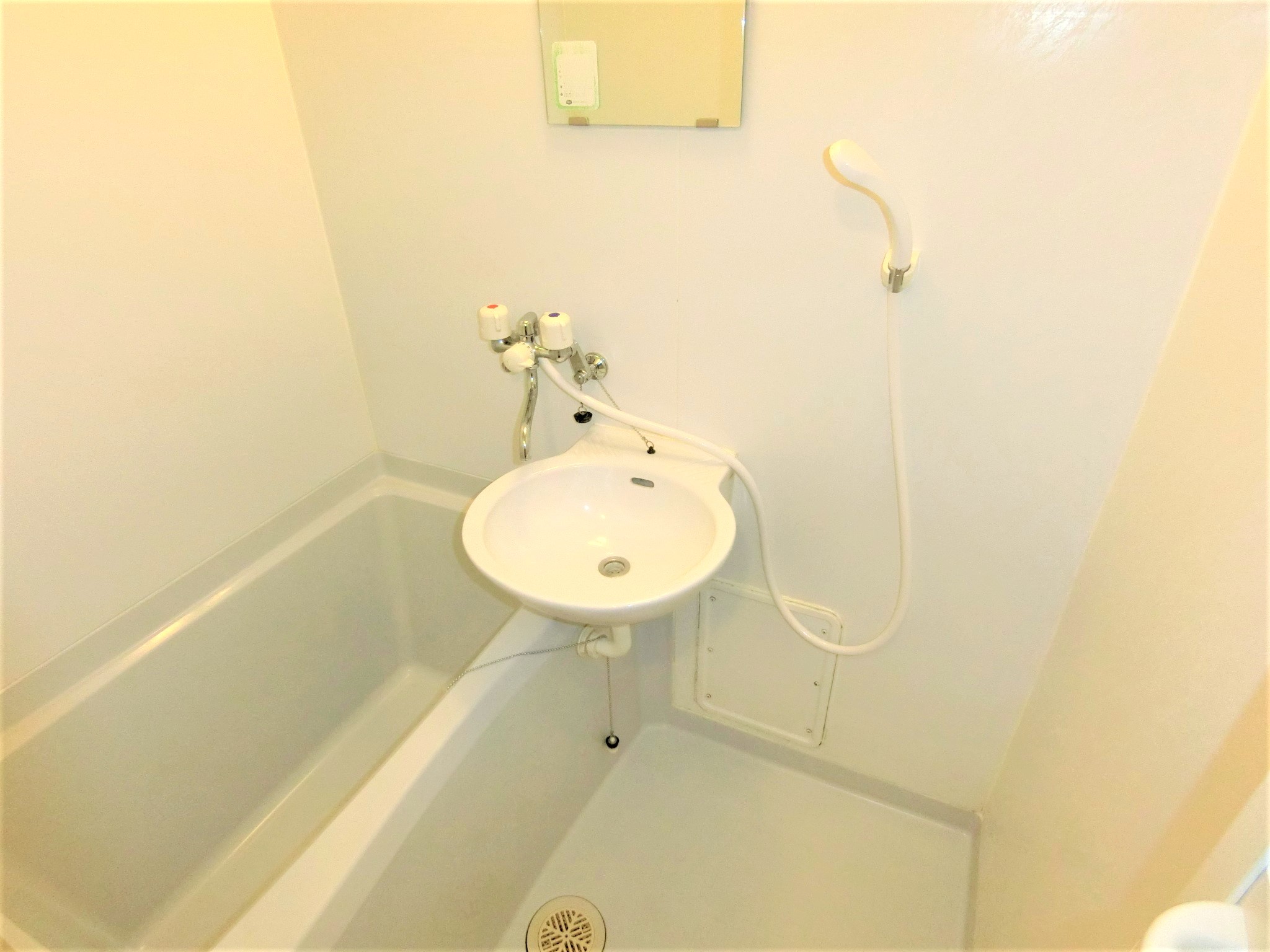 バス・シャワールーム　雨の日でも安心な浴室乾燥機を完備です☆