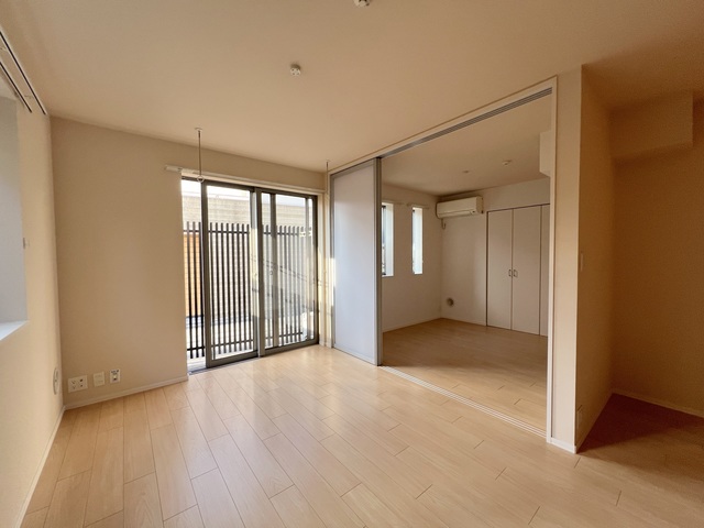 居室・リビング　★明るいフローリングの角部屋です★