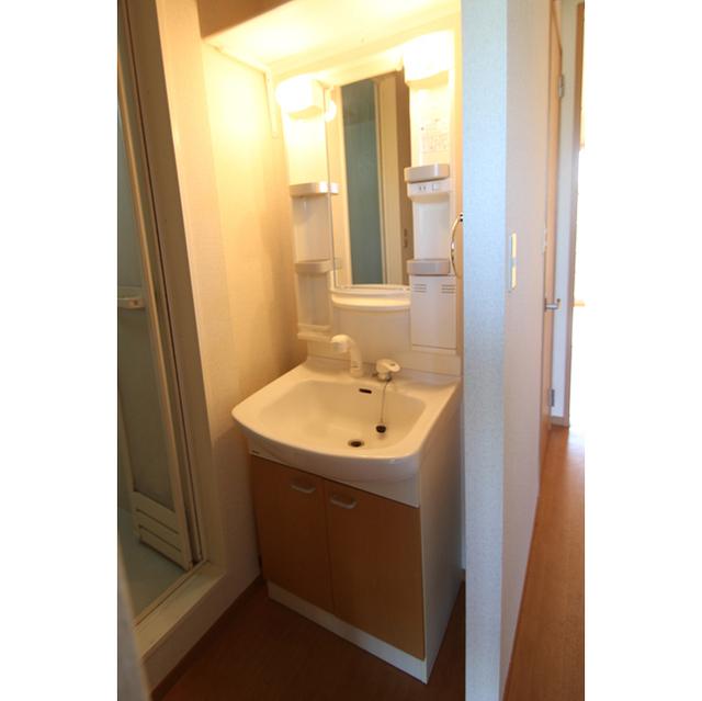 洗面設備　コンパクトで使いやすい洗面所