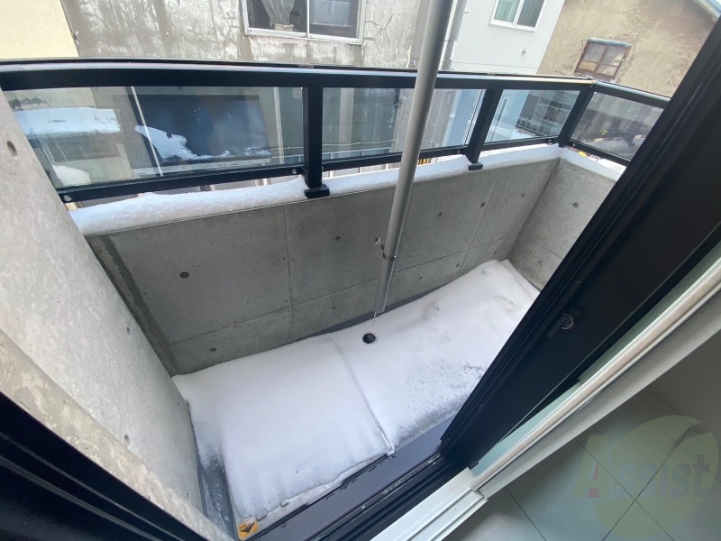 バルコニー　バルコニーは幅があり、広い印象を受けました。