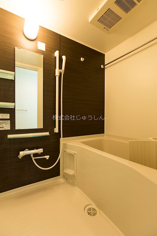 バス・シャワールーム　同仕様反転写真