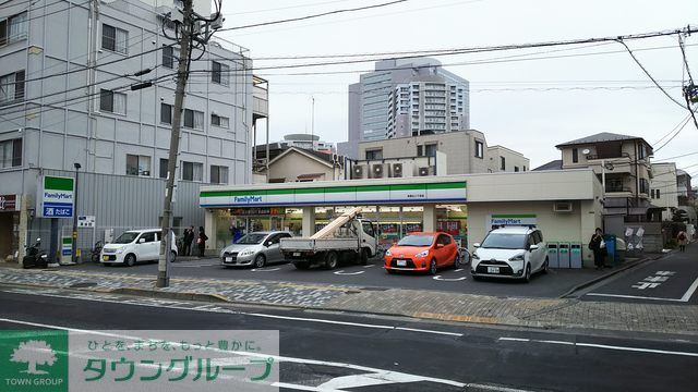 コンビニ　ファミリーマート本駒込二丁目店（コンビニ）まで120m