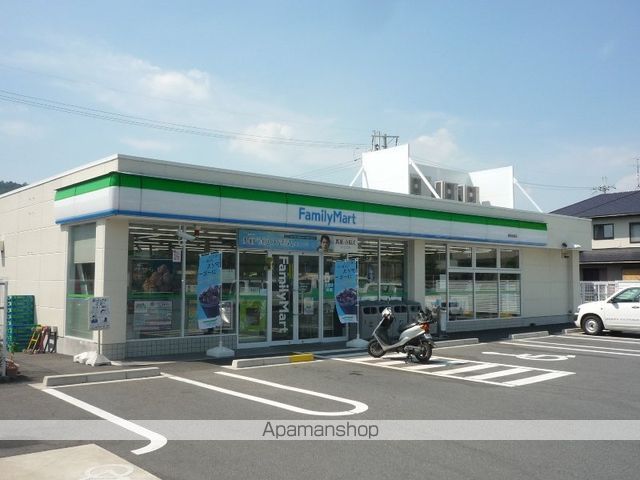 コンビニ　ファミリーマート（コンビニ）まで2442m