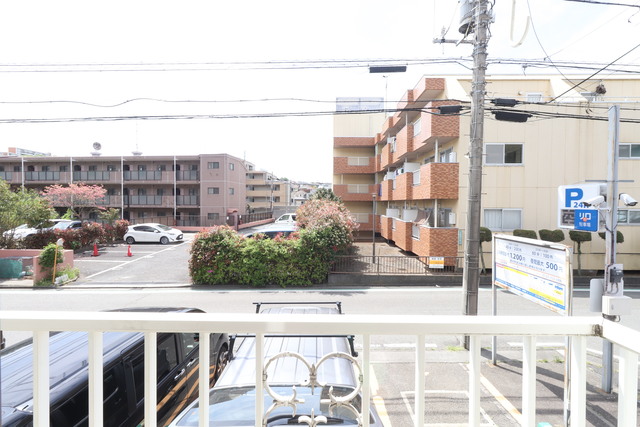 セキュリティ　来訪者の姿を確認できるＴＶモニター付インターホン設置済です！