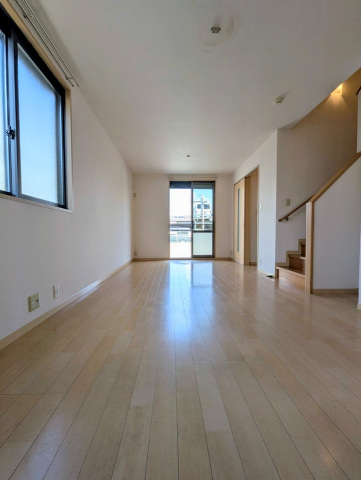 居室・リビング　2面採光の明るいリビング