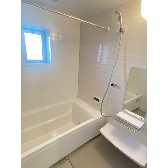 バス・シャワールーム　追焚機能・浴室乾燥機つき　※イメージ