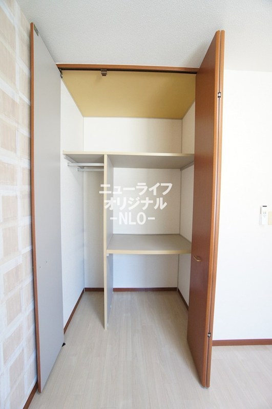 その他設備　6.6帖洋室収納☆丈の長いお洋服も収納できます☆