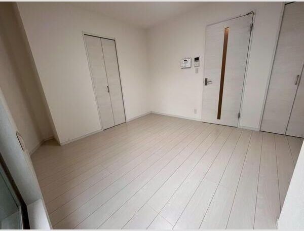 居室・リビング　☆明るい洋室☆