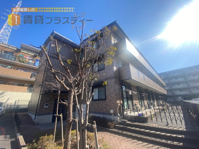 建物外観　敷地も広々、太陽サンサン。