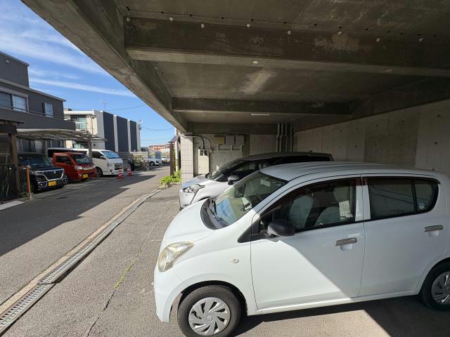 駐車場　駐車場