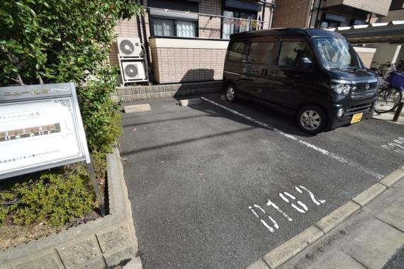 駐車場　敷地内にお車が止められます。