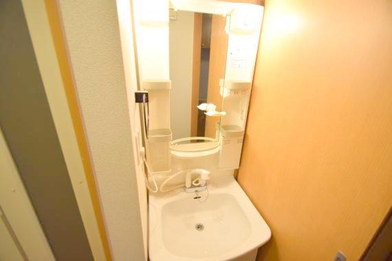 洗面設備　日常には欠かせない洗面台です。