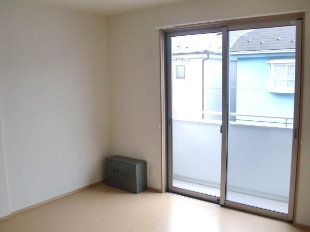 居室・リビング　★★居室広々８帖あります★★