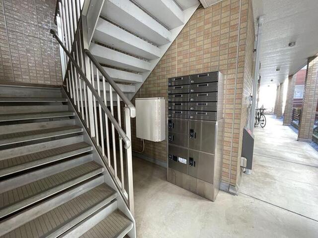 エントランス　集合ポスト、宅配ボックス