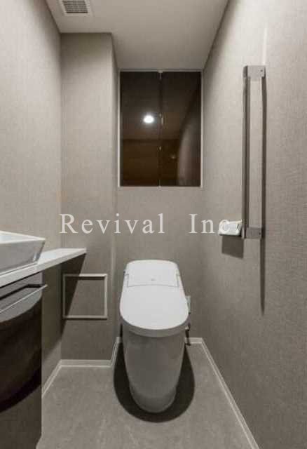 トイレ　お手洗いは最新式タンクレストイレ仕様