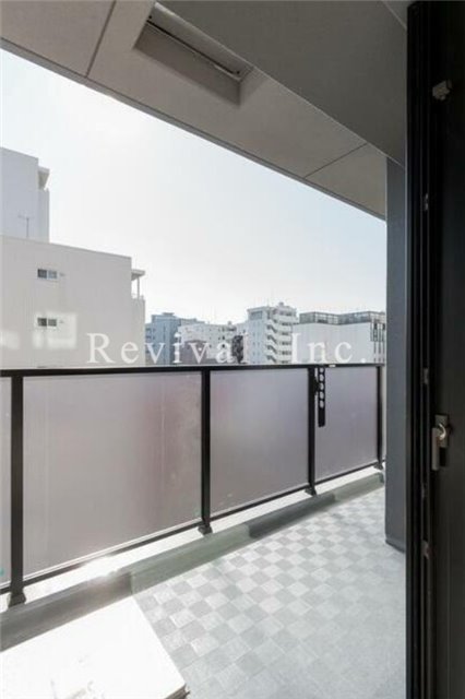 バルコニー　広々したバルコニー部分でございます