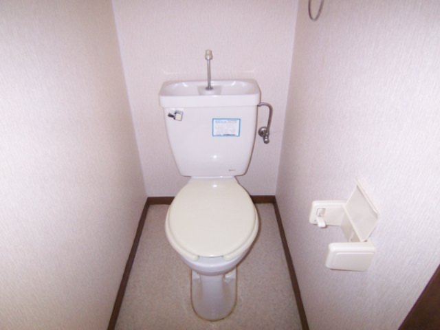 トイレ　別部屋同一間取りのお写真となります。