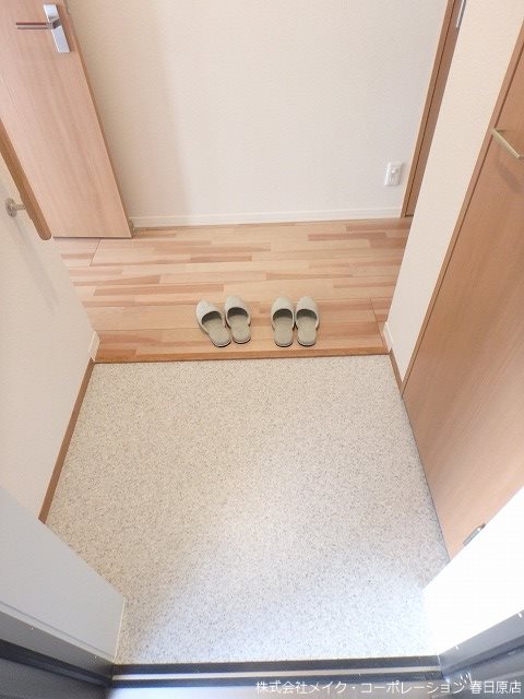 玄関　写真は同型タイプ