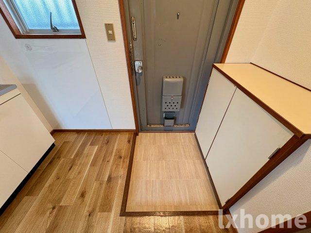 玄関　建物外観を気になさる方へ、見た目の良い物件です