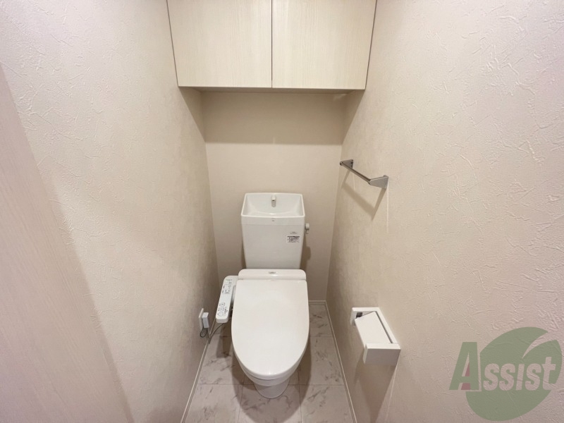 トイレ　温水洗浄便座なので快適に使用できそうですね。