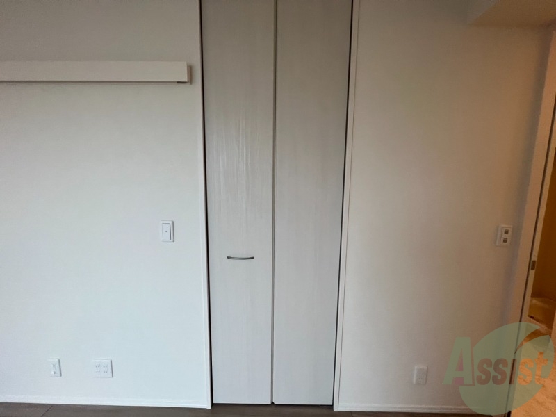 収納　収納はこちらのクローゼットをお使いください。