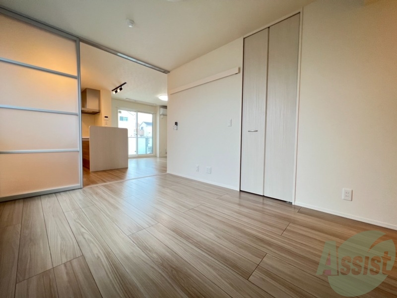 その他部屋・スペース　６．１帖の洋室を撮影しました。伸び伸び出来そうですね。