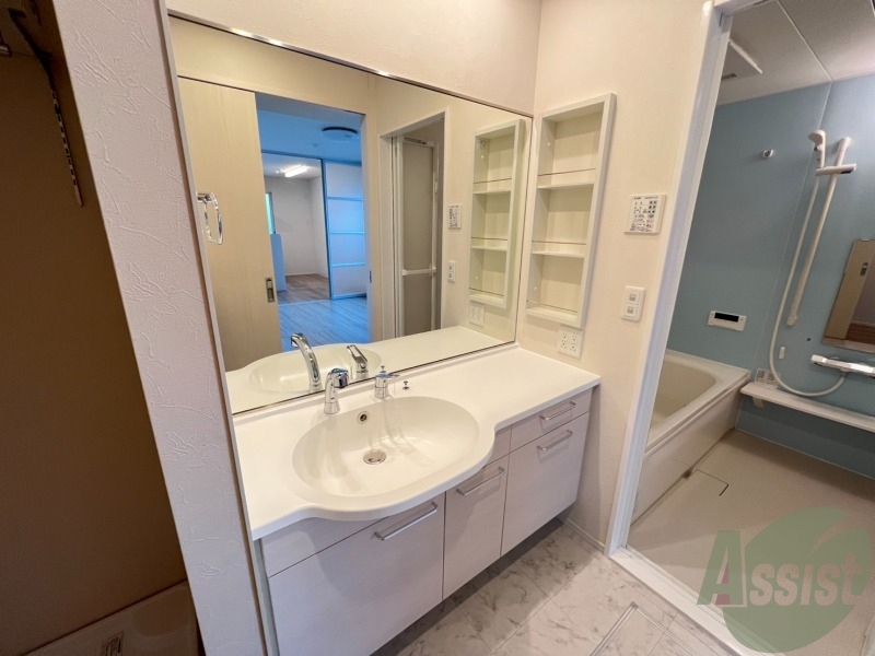 洗面設備　洗面台は独立しています。朝の身支度はこちらでどうぞ～