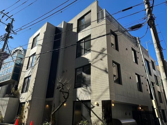 建物外観　鉄筋コンクリート造・総戸数は26戸です。