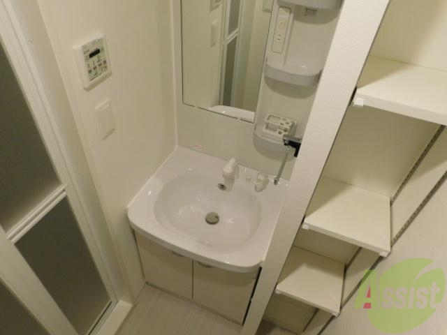 洗面設備　朝の身支度に便利です