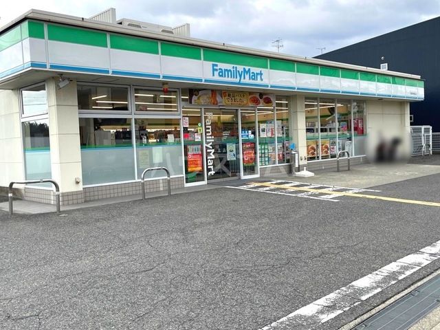 コンビニ　ファミリーマート 和泉芦部町店（コンビニ）まで680m