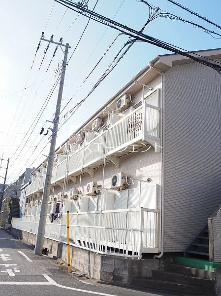 建物外観　南向きで日当たりの良いアパートです。